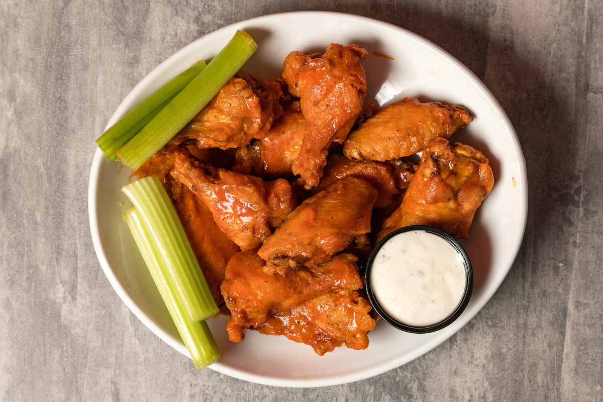 Hot wings (Getty Images / 	BaileysTable)