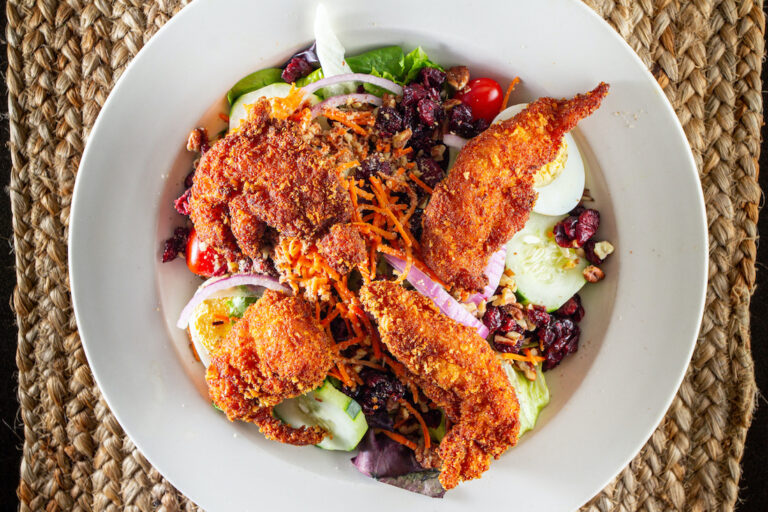 Fried chicken salad (Getty Images/ Chris Schneider / 500px)