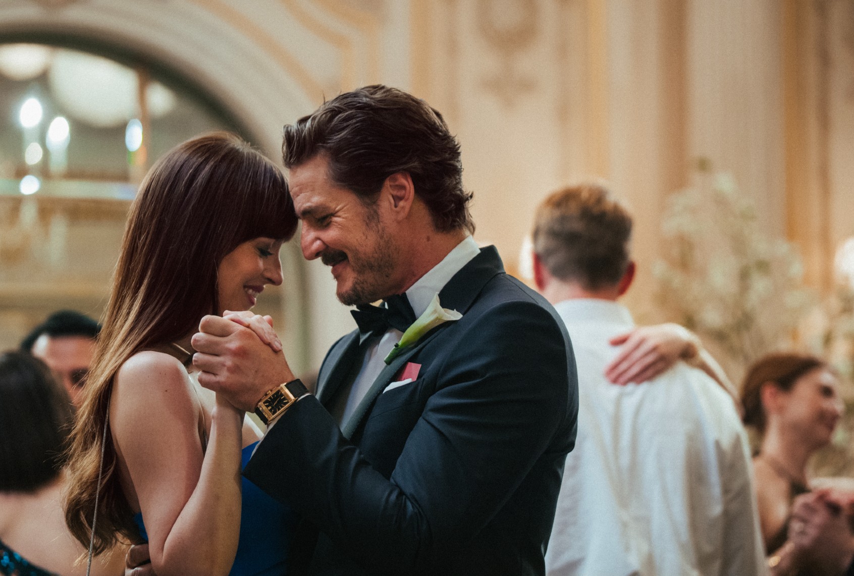 Dakota Johnson and Pedro Pascal in "Materialists" (Atsushi Nishijima)