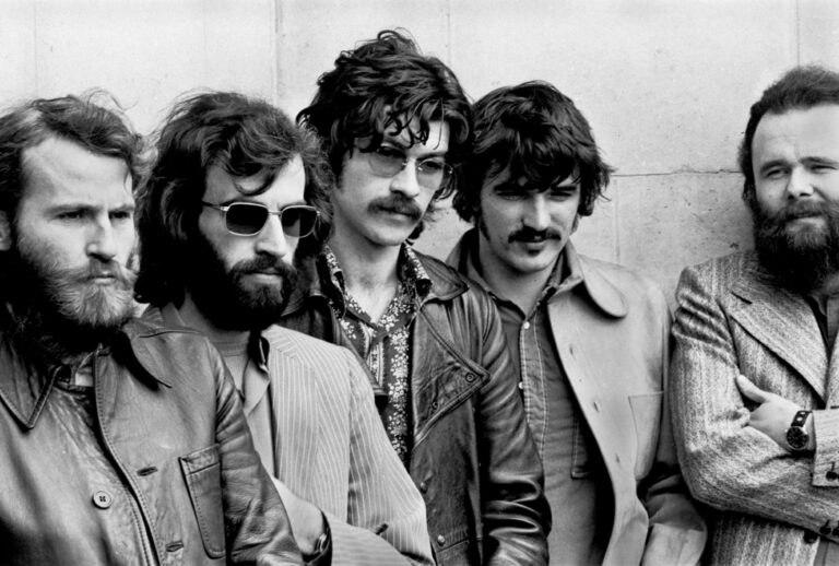 (L-R) Levon Helm, Richard Manuel, Robbie Robertson, Rick Danko and Garth Hudson of The Band, 1971 (Gijsbert Hanekroot/Redferns/Getty Images)