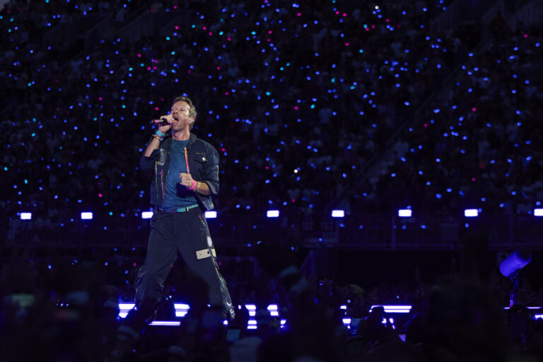 Chris Martin of Coldplay performs at Rogers Stadium in Toronto, Ontario (Photo by Robert Okine/Getty Images)