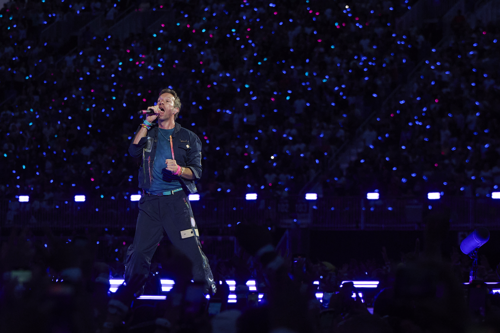 Chris Martin of Coldplay performs at Rogers Stadium in Toronto, Ontario (Photo by Robert Okine/Getty Images)