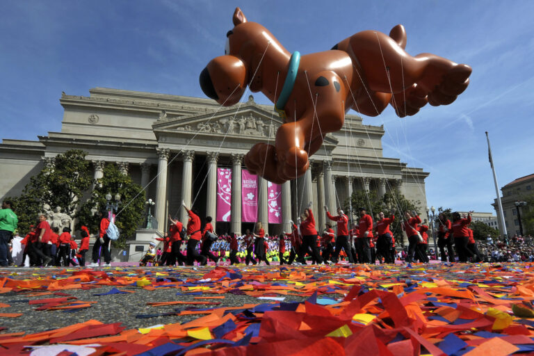 A Scooby Doo Balloon passes the National Archives. (Photo by Tracy A. Woodward/Getty Images)