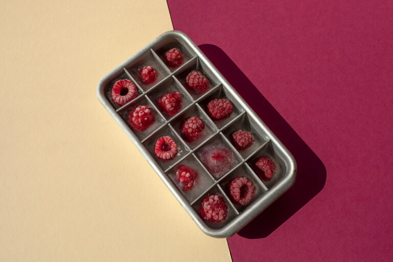 Ice cube tray (Yulia Reznikov / Getty Images)
