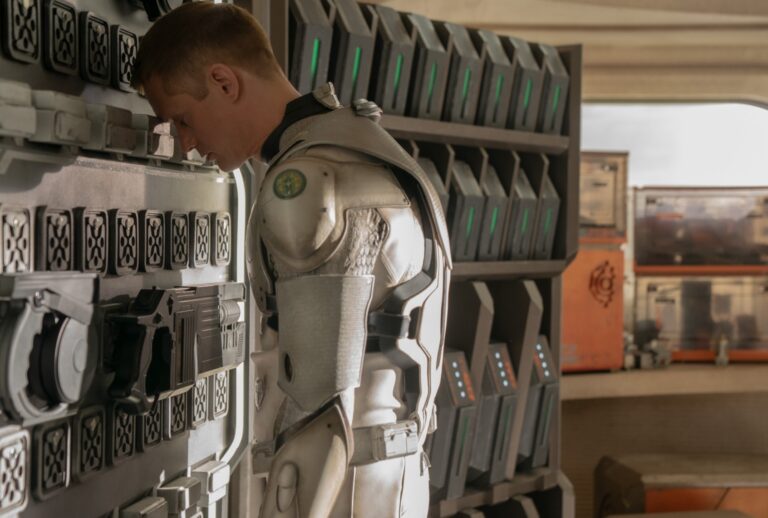 Alexander Skarsgård in "Murderbot" (Apple TV+)