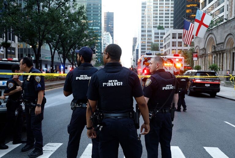 Police respond to a shooting in Midtown Manhattan that left five dead, including the gunman, and one seriously injured. (JOHN LAMPARSKI/AFP via Getty Images)