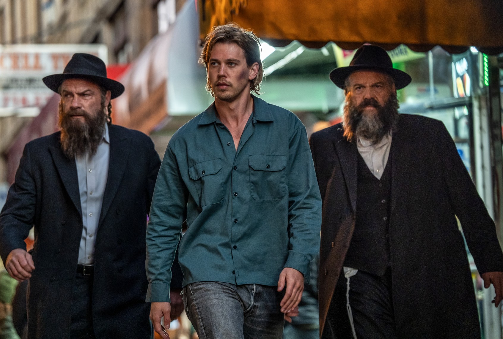 Hank (Austin Butler), Lipa (Liev Schreiber) and Shmully (Vincent D'Onofrio) in "Caught Stealing" (Niko Tavernise/Sony Pictures)