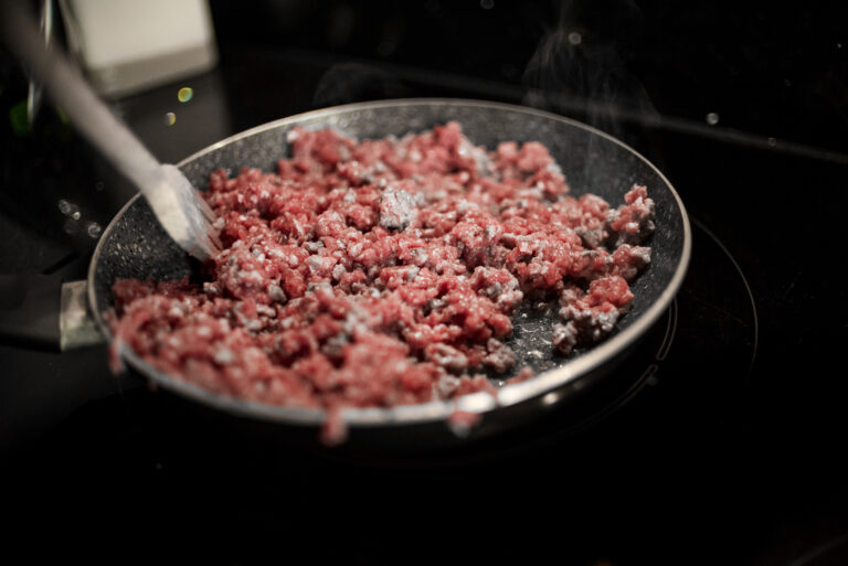 Ground beef being cooked in a pan (Carmen Martínez Torrón / Getty Images )