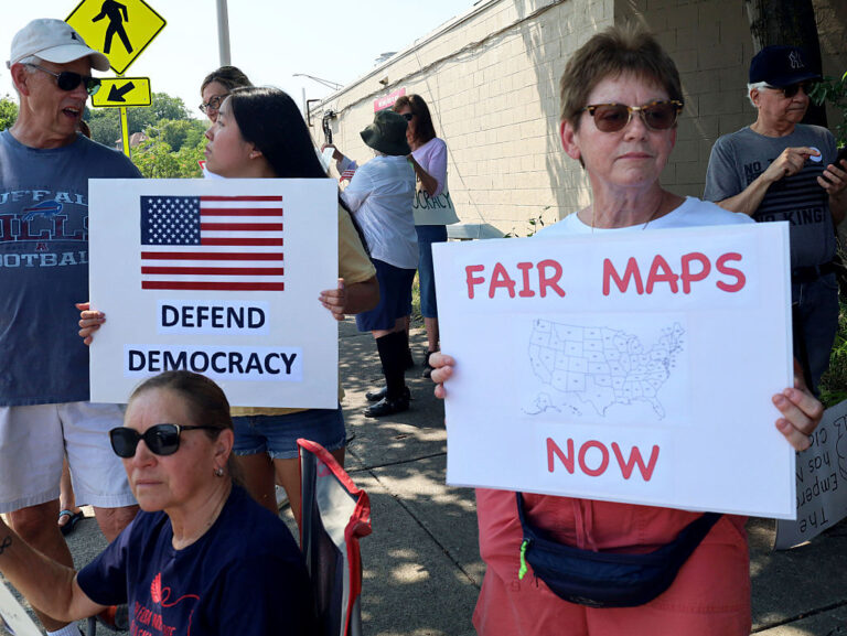 Protests over the states' attempts to redistrict to try to lean the Midterms towards their parties. (John Whitney / NurPhoto / Getty Images)