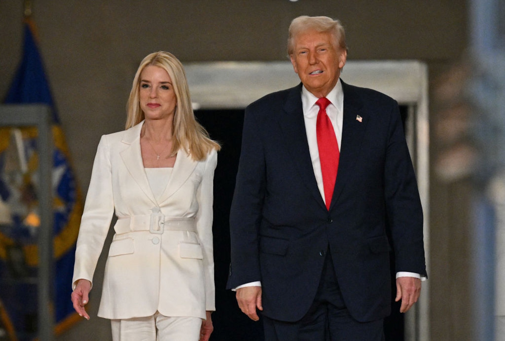 President Donald Trump and Attorney General Pam Bondi at the Department of Justice (ROBERTO SCHMIDT / AFP)