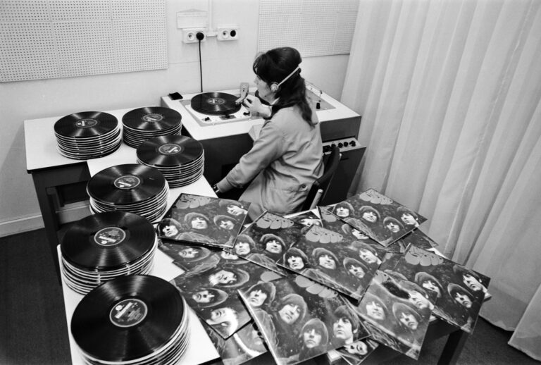 Production line at E.M.I. factory in Hayes Middlesex where the new Beatles LP Rubber Soul is being manufactured, 24th November 1965. (Daily Herald/Mirrorpix/Mirrorpix via Getty Images)