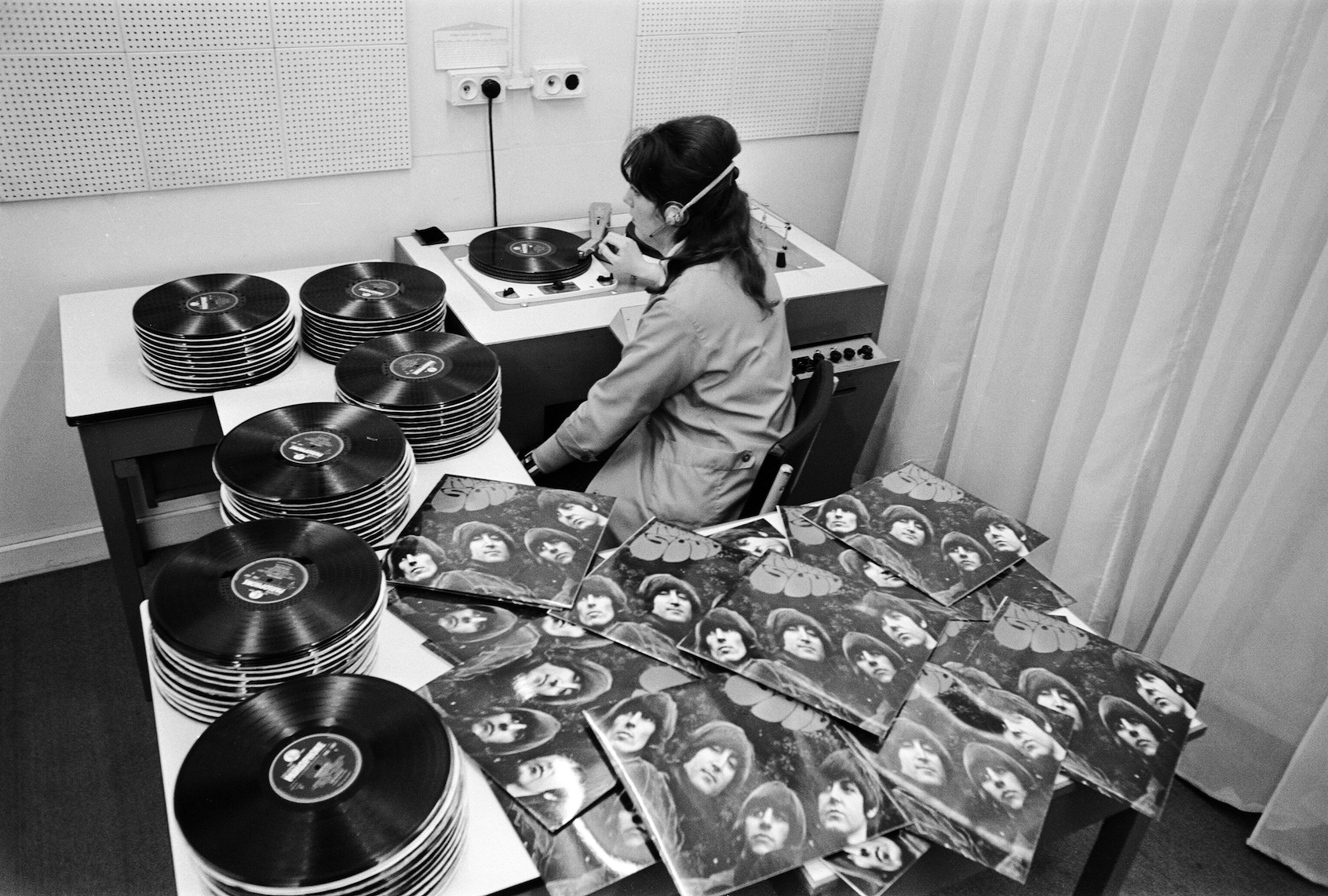 Production line at E.M.I. factory in Hayes Middlesex where the new Beatles LP Rubber Soul is being manufactured, 24th November 1965. (Daily Herald/Mirrorpix/Mirrorpix via Getty Images)