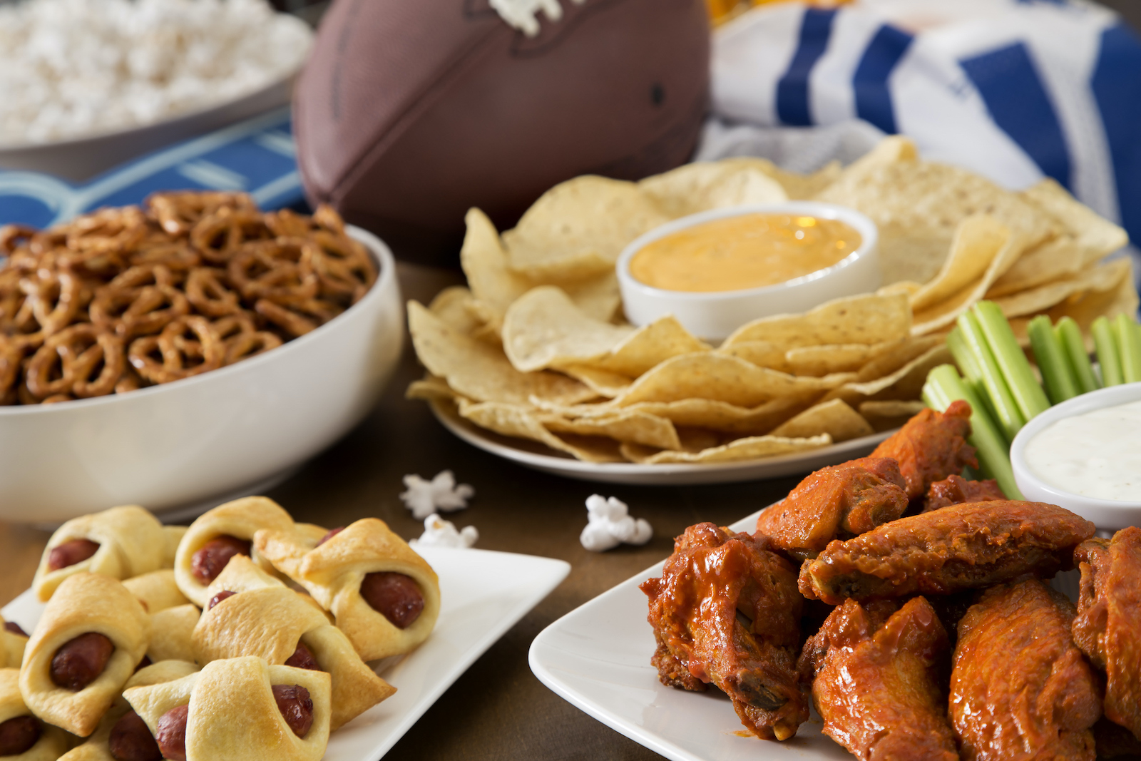 Tailgate party spread (mphillips007/Getty Images )