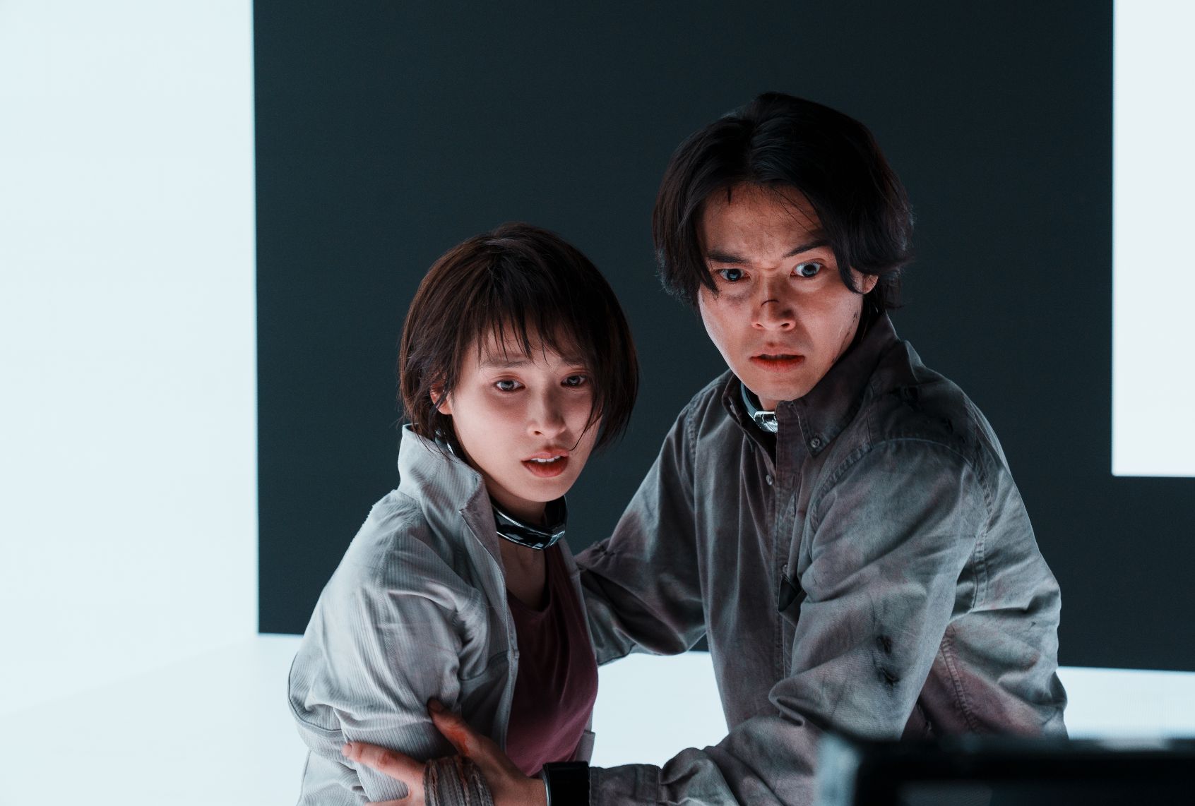 Tao Tsuchiya as Usagi and Kento Yamazaki as Arisu in "Alice in Borderland" (Netflix)