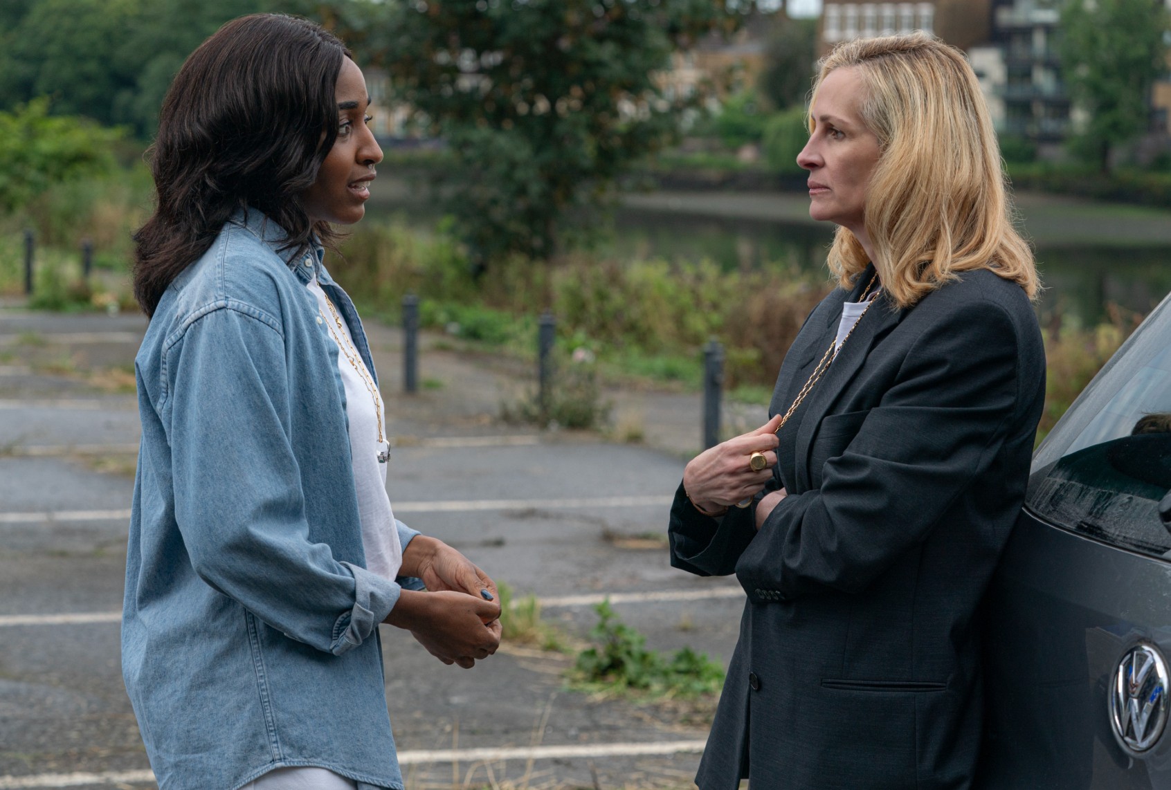 Ayo Edebiri as Margaret "Maggie" Resnick and Julia Roberts as Alma Imhoff in "After the Hunt" (Amazon MGM Studios)
