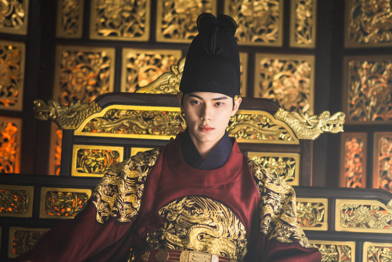 Forget kimbap, cook royal Korean recipes Lee Chae-min as the Joseon-era tyrant foodie king in "Bon Appetit, Your Majesty" (Netflix)