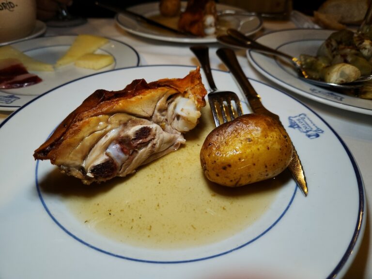 Roast suckling pig at Botin in Madrid (Howie Southworth)