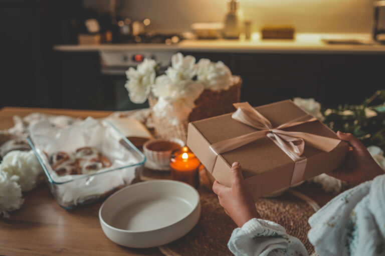 Hands holding a kraft gift box (Bohdan Bevz/Getty Images)