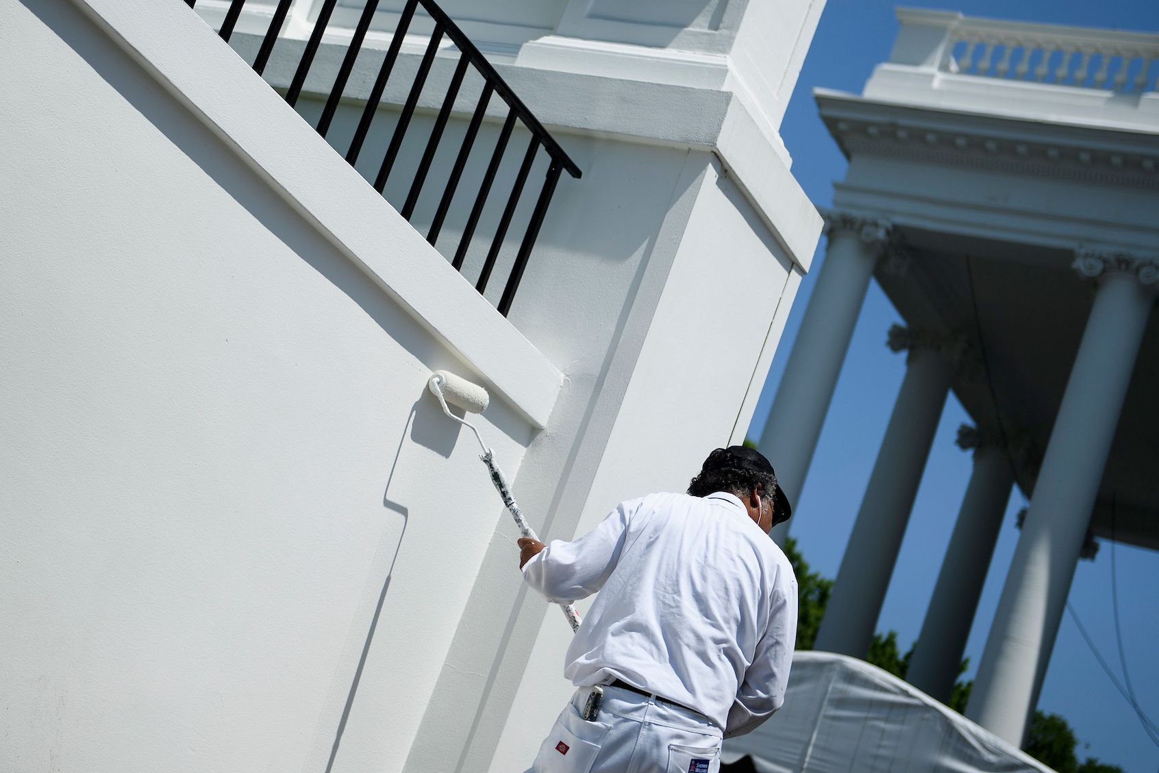 A worker paints the White House May 2, 2019, in Washington, DC. (Photo by Brendan Smialowski/Getty Images)