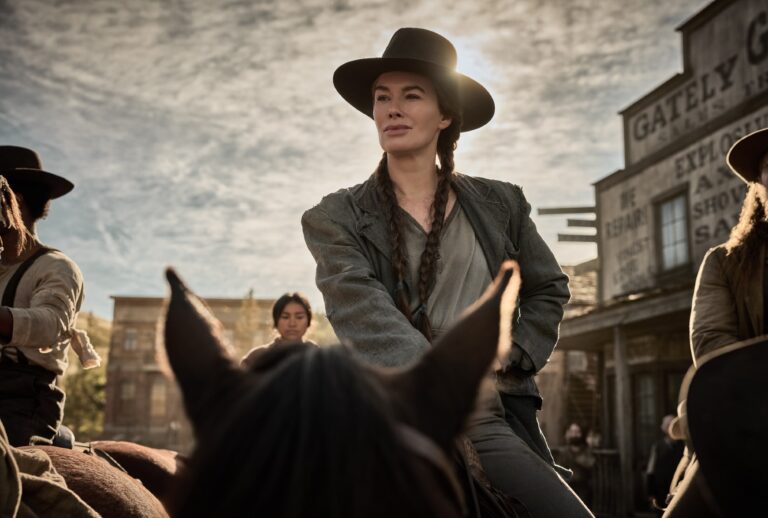 Lena Headey as Fiona Nolan in "The Abandons" (MATTHIAS CLAMER/Netflix)