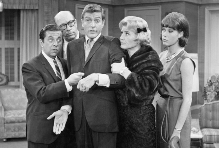 The cast of "The Dick Van Dyke Show," circa 1965. (Bettman/Contributor/Getty Images)
