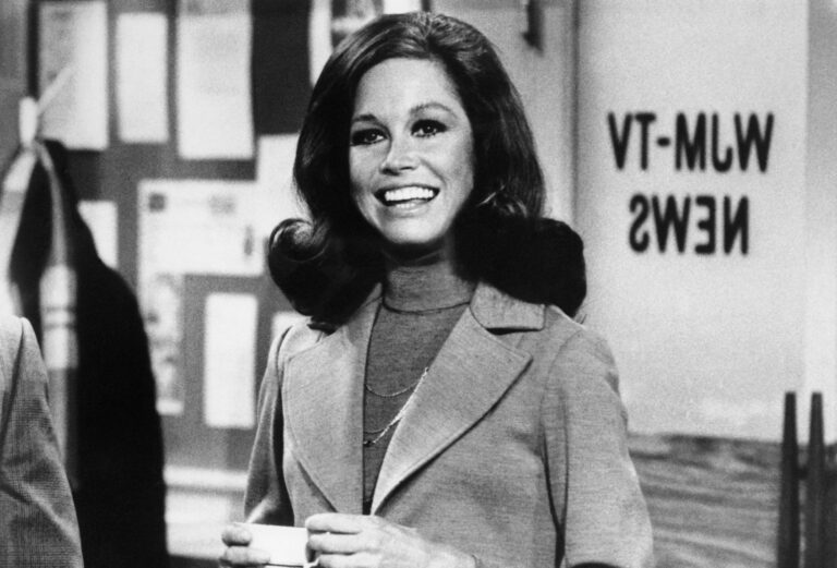 Still from "The Mary Tyler Moore Show" showing Moore inside of the WJM newsroom, circa 1975 (Getty/Bettmann)