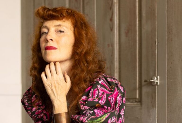 Melissa Auf der Maur (Jessica Chappe)