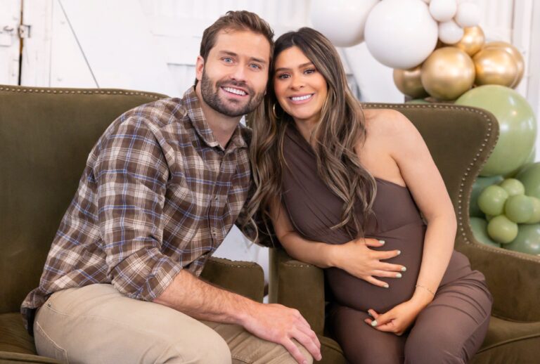 Dakota Mortenson and Taylor Frankie Paul in "The Secret Lives of Mormon Wives" (Disney/Fred Hayes)