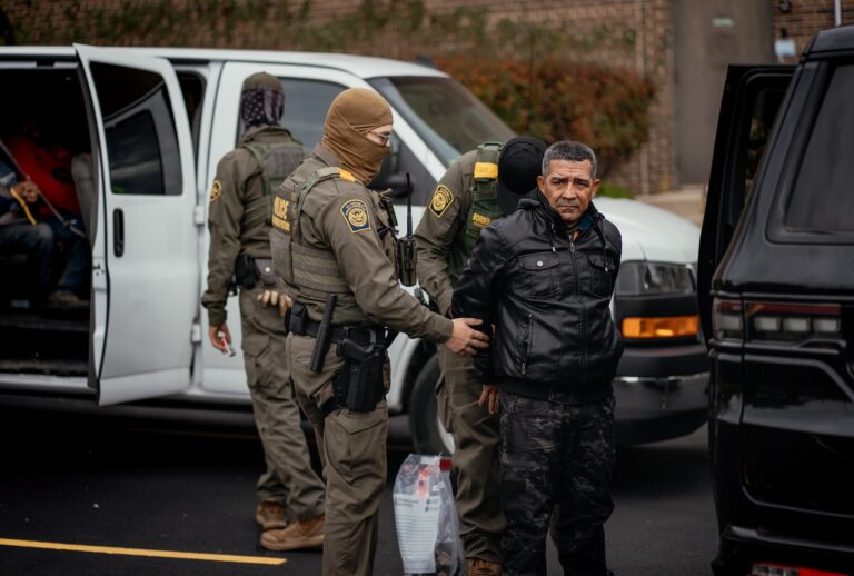 Federal immigration agents make an arrest in Chicago on Oct. 31, 2025. (Jamie Kelter Davis/Getty Images)