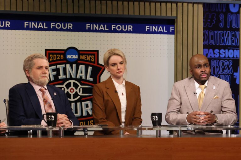 Jeremy Culhane as Coach Bruce Pearl, Ashley Padilla as Pam Bondi, and Kam Patterson as Kenny “The Jet” Smith during the “NCAA Post Game Show” Cold Open on Saturday, April 4, 2026. (Photo by: Will Heath/NBC)