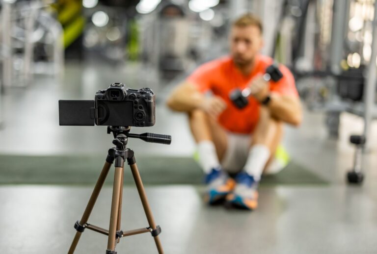 Fitness content is big in the "manosphere," but extreme ideologies make appearances, too. (ljubaphoto/Getty Images)