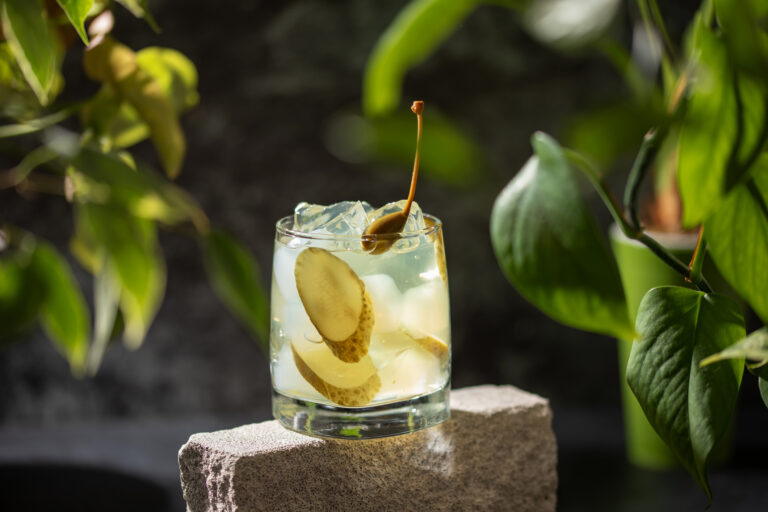 Pickle juice lemonade (MurzikNata/Getty Images )