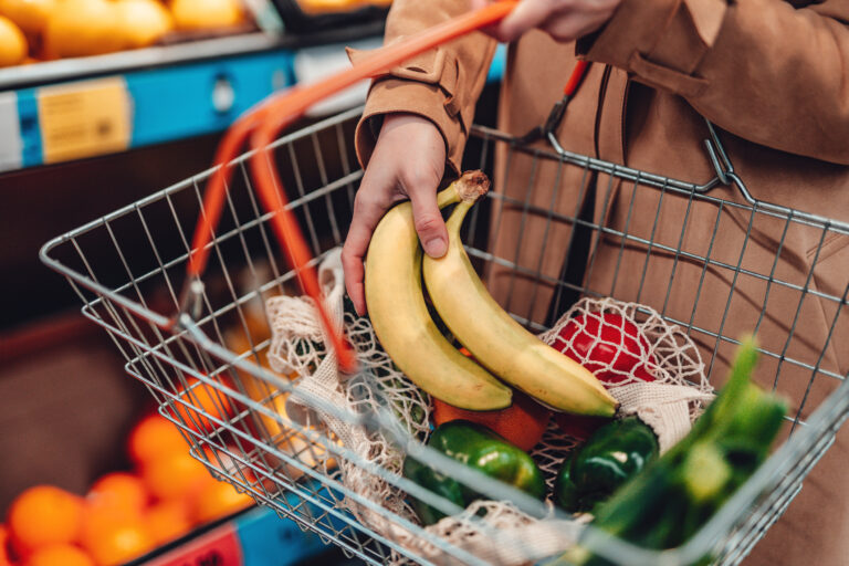 Grocery shopping (Oscar Wong / Getty Images)
