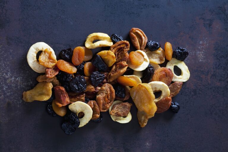 Dried fruit and nuts (Westend61 / Getty Images )