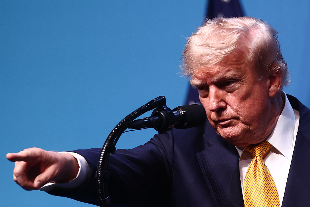 President Trump ordered a "dead-man's switch" style standing order if Iran assassinated him. But experts claim that "standing orders" are not commands his successor would be obligated to follow. (Jakub Porzycki / Getty Images)