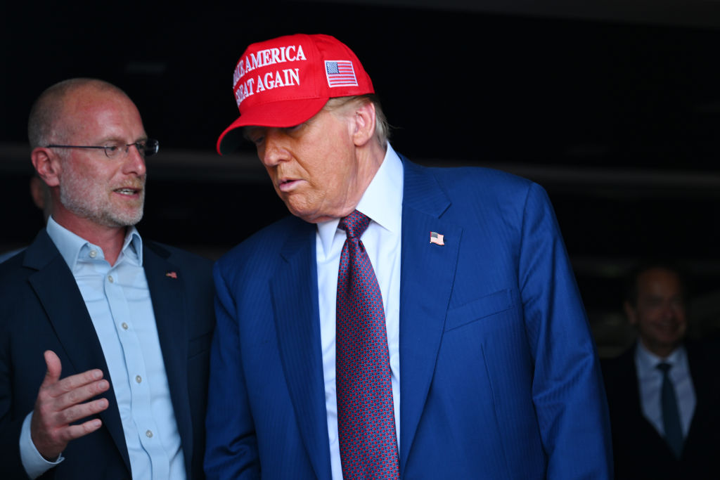 President Donald Trump (right) regularly calls on FCC Chair Brendan Carr to censor or punish what he views as unfavorable news coverage, commentary and journalists. (Brandon Bell / Getty Images)