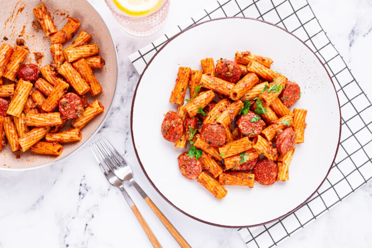 Pasta with peppers, sausage and sun-dried tomato pesto (Gala Didebashvili / Getty Images)
