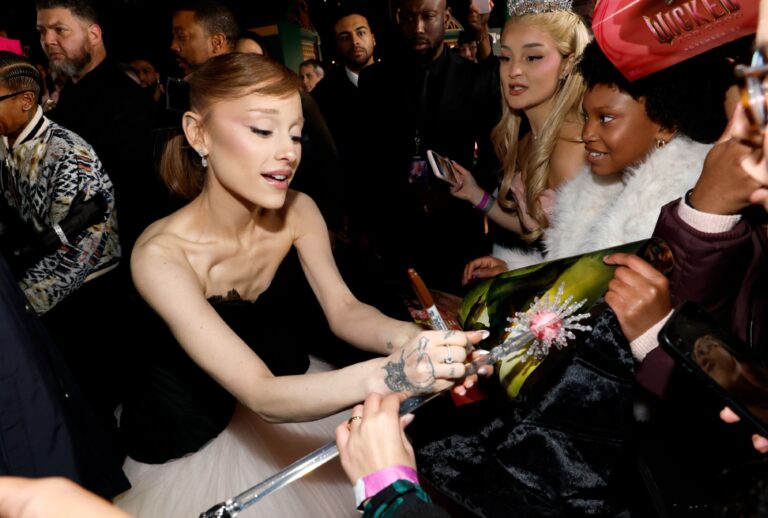 Ariana Grande greets fans (Kevin Mazur/Kevin Mazur/Getty Images for Universal Pictures)