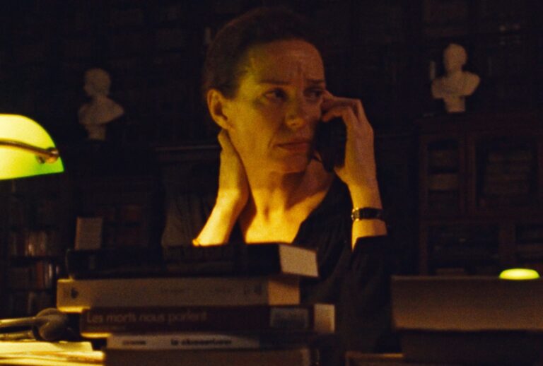 Anne Laure Sellier in "Chronovisor" (Grasshopper Film)