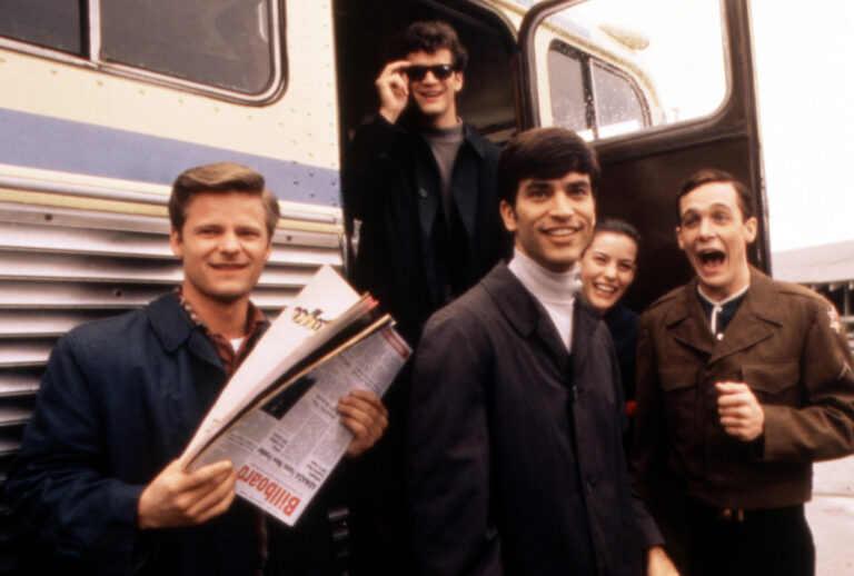 (L-R) Steve Zahn, Tom Everett Scott, Johnathon Schaech, Liv Tyler and Ethan Embry in "That Thing You Do!" (20th Century Fox / Everett Collection)