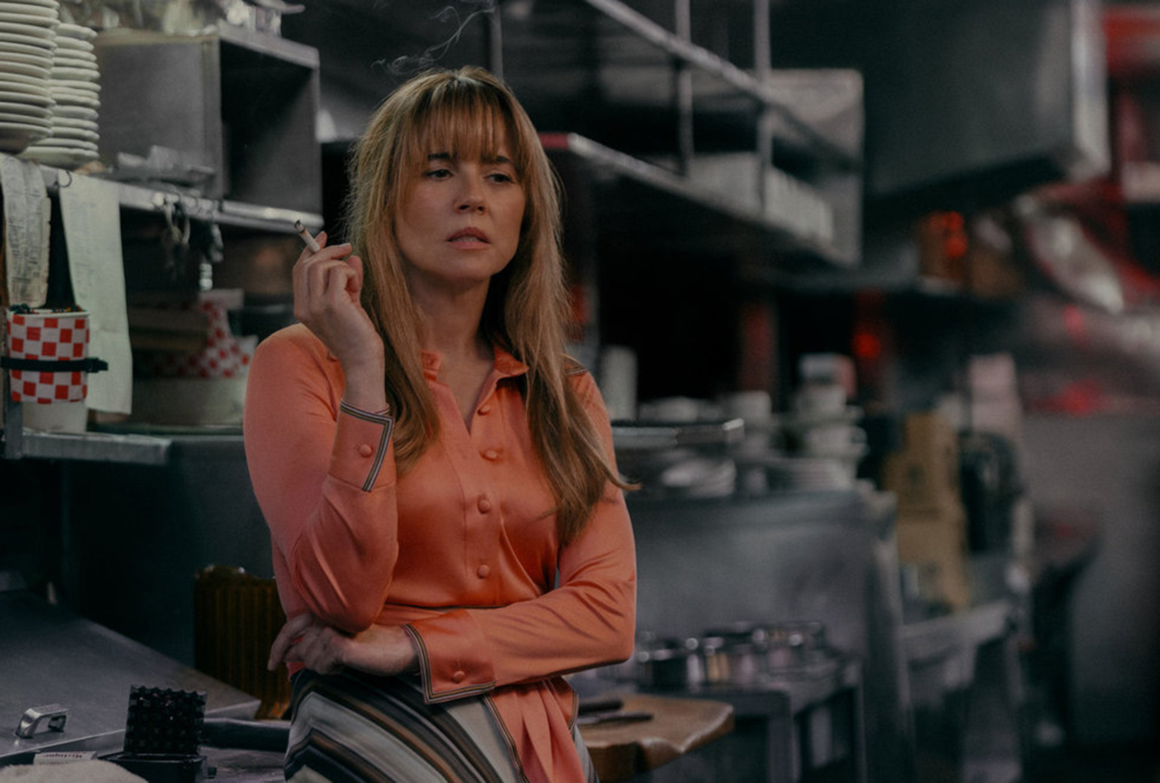 Linda Cardellini in "Crystal Lake" (©2025 Peacock TV LLC. All Rights Reserved.)